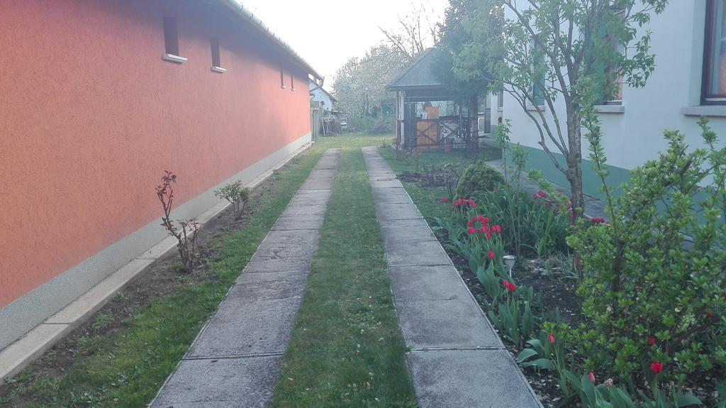 Plajbi Apartment Hajdúszoboszló Buitenkant foto