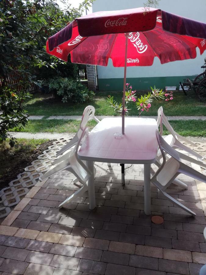 Plajbi Apartment Hajdúszoboszló Buitenkant foto