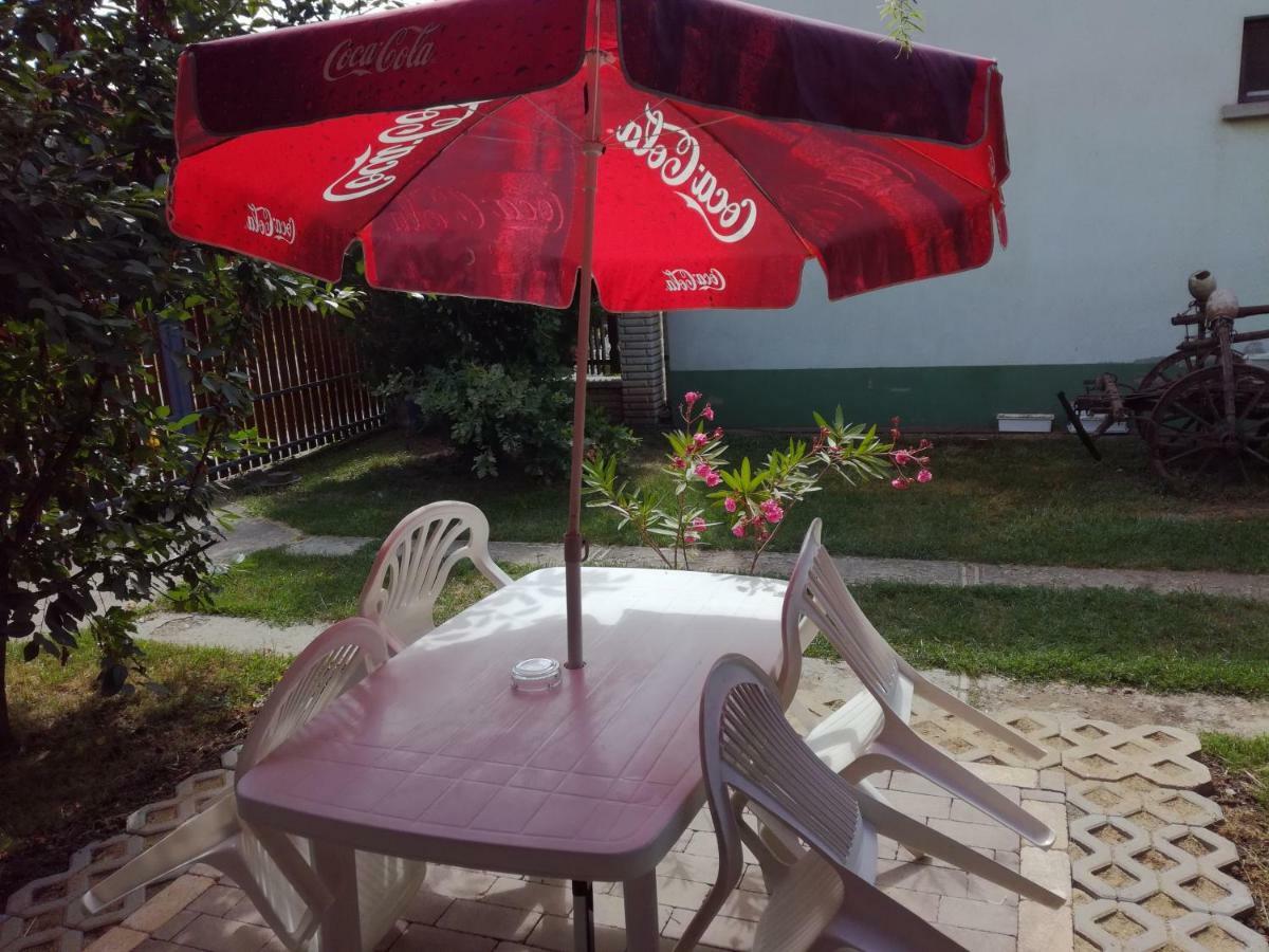 Plajbi Apartment Hajdúszoboszló Buitenkant foto
