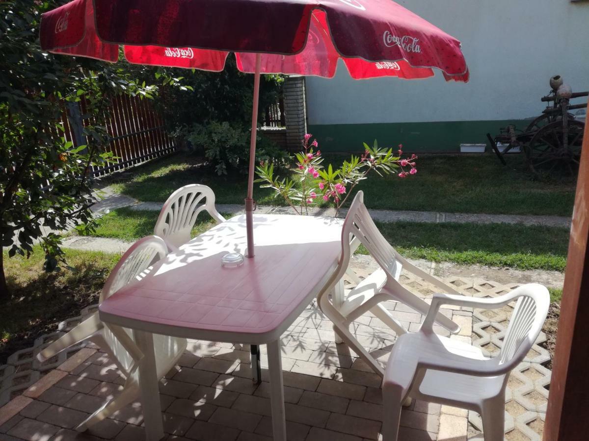 Plajbi Apartment Hajdúszoboszló Buitenkant foto